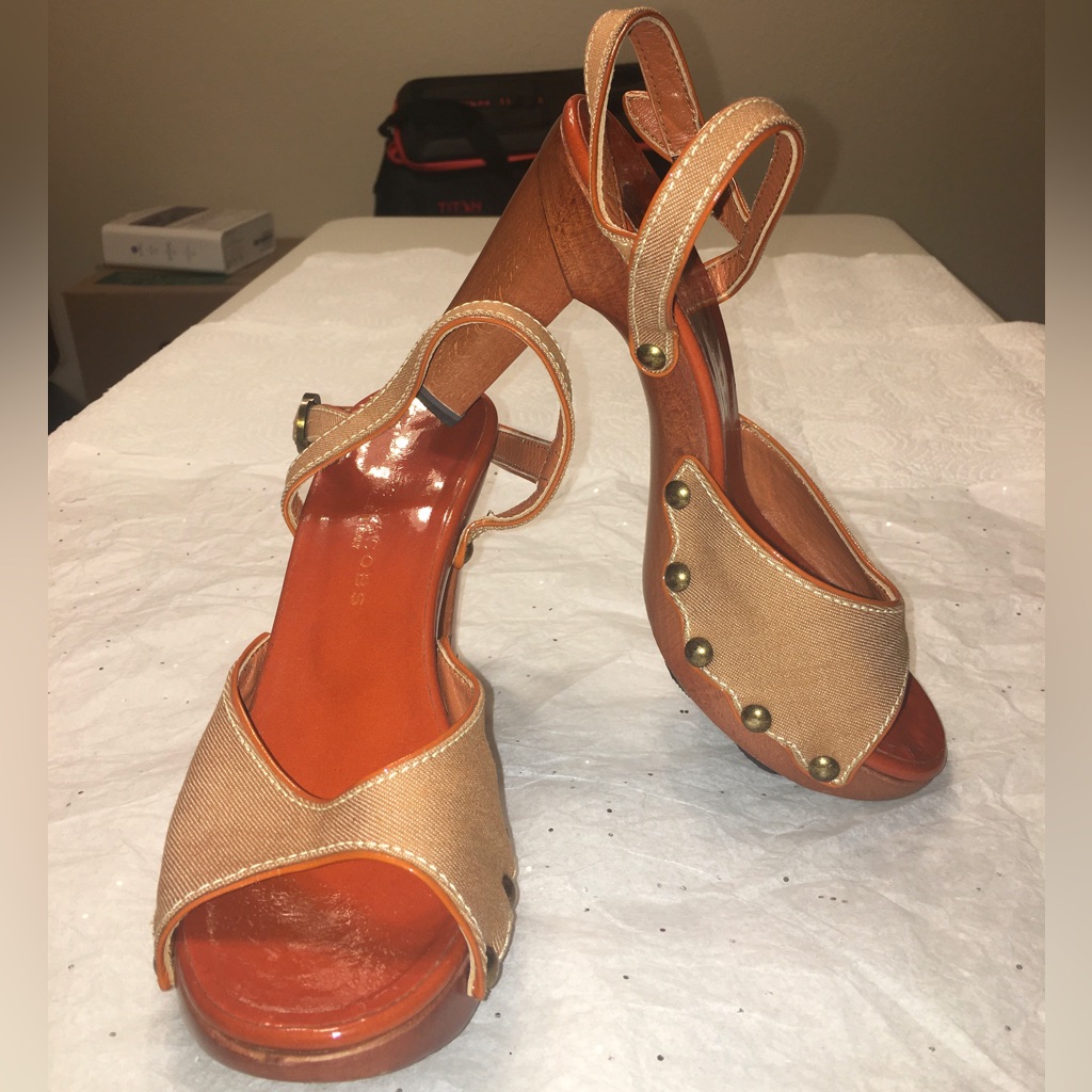 Marc Jacobs Rebus Studded Wood Pumps In Tan/Orange - Size 37 Italy (7 Us)